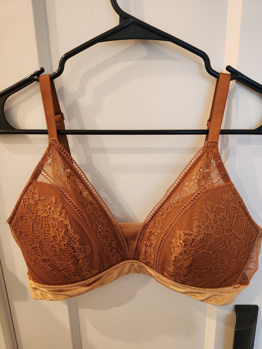 Auden Lace Wireless Bra in Tan Brown